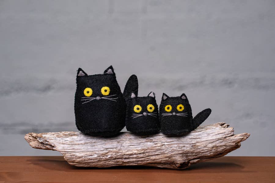 Genius Premium Craft – wholesale DIY craft kit – Felt & Sew DIY Kit Maud Lewis inspired Black Cats1
