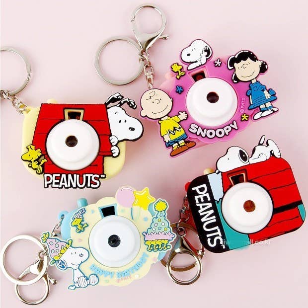 K_Wonderland – wholesale Keychain – Unisex – Peanuts Snoopy Camera shape Projector film Key Chain