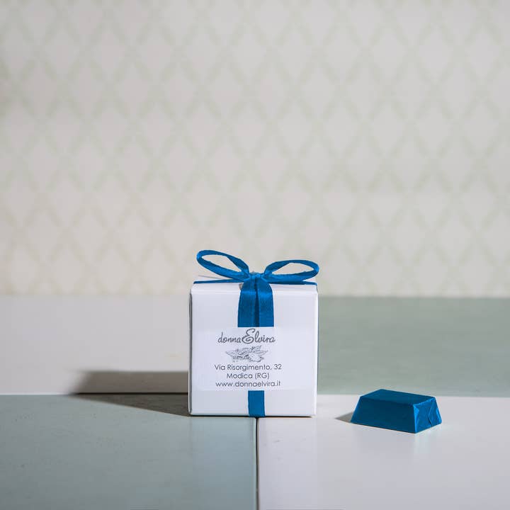 DONNA ELVIRA dolceria di Roccasalva Elvira - Wholesale Chocolate Box - CUSTOMIZABLE BOX OF 16 ASSORTED CHOCOLATES3