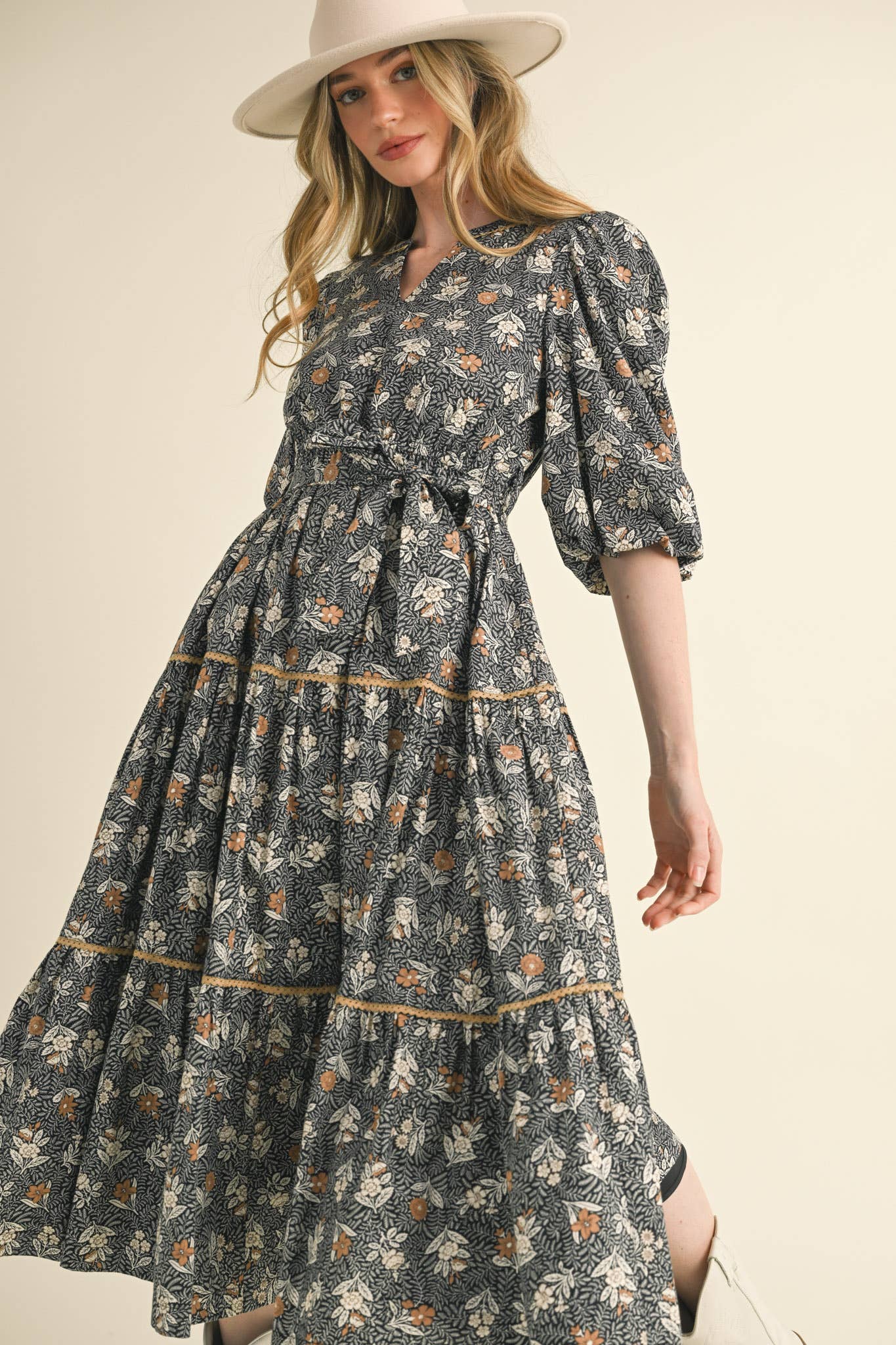 &MERCI - Wholesale Dress - Women's - BUBBLE SLEEVE LACE TRIM MIDI DRESS MDR34307