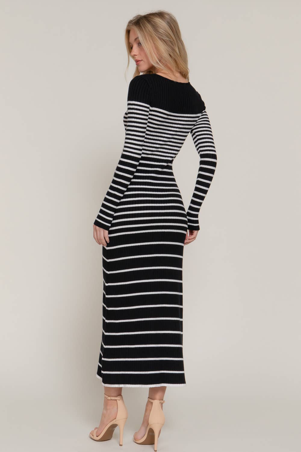 Active Basic | Active USA – Großhandel Kleid – Damen – Langarm-Kleid mit U-Boot-Ausschnitt und halblangem A-Linien-Schnitt mit Streifen.5