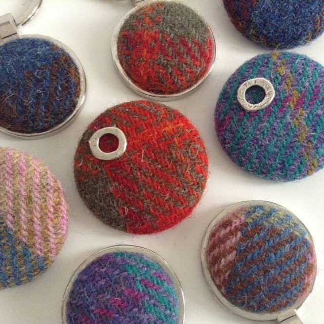 Broche con botones de tweed para venta al por mayor de Southbeach Design