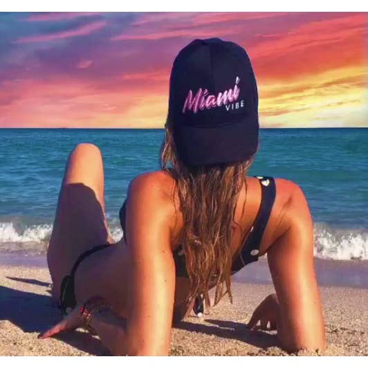 Bichōn - Vendita all'ingrosso Cappellino con visiera piatta - Unisex - Miami Vibe - Cappello con tesa piatta, si illumina al buio