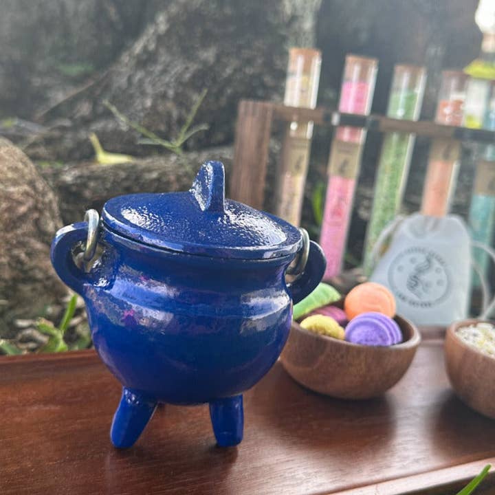 Flodblå støbejernsgryde for engroshandel hos Little Hands and Nature