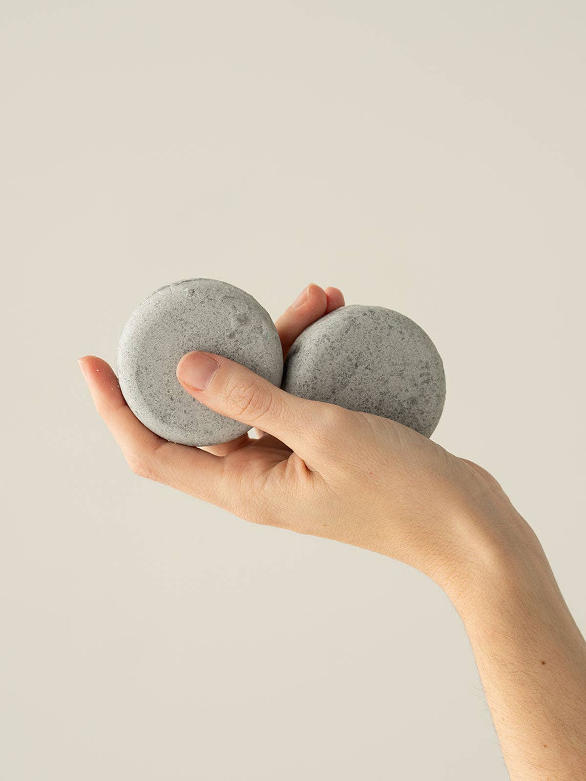 Crudo - Wholesale Shampoo Puck/Solid Shampoo - Nourishing solid shampoo2