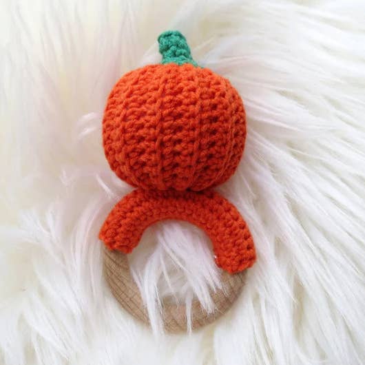 FairyBabyGifts - Vente Hochet mobile – bébé - Hochet bébé citrouille crochet anneau de dentition en bois cadeau nouveau-né2