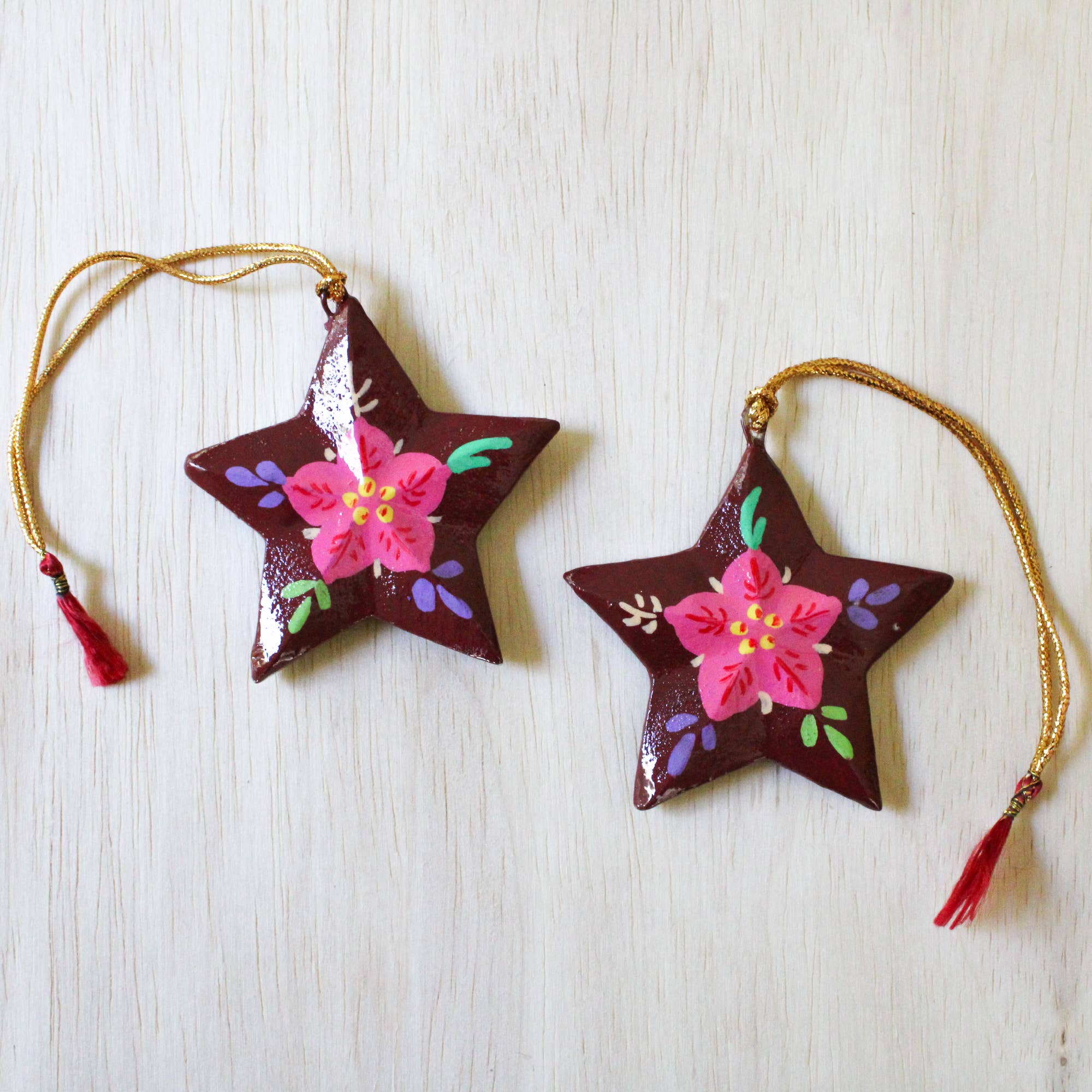 Venture Imports LLC – wholesale Prydnad – Pappersmaché stjärnformad juldekoration1