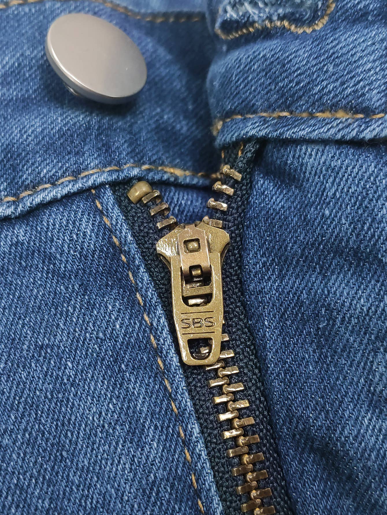 Blue High-waisted studded bootcut jeans for wholesale on Faire4