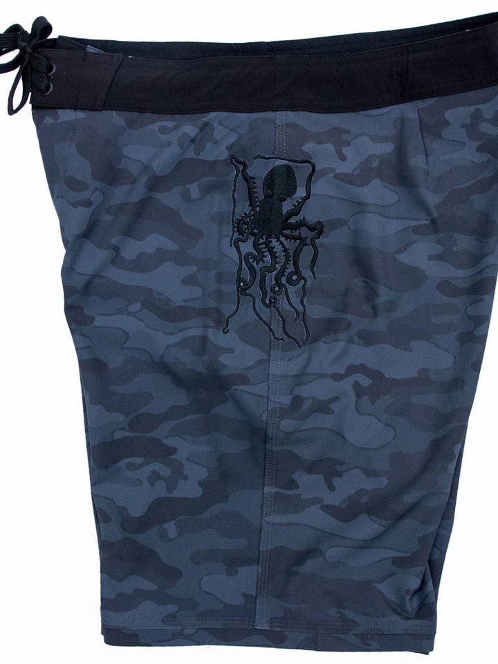 Maui Rippers - Wholesale Swim Shorts - Men's - Midnight Camo 19" Stretch Boardshort