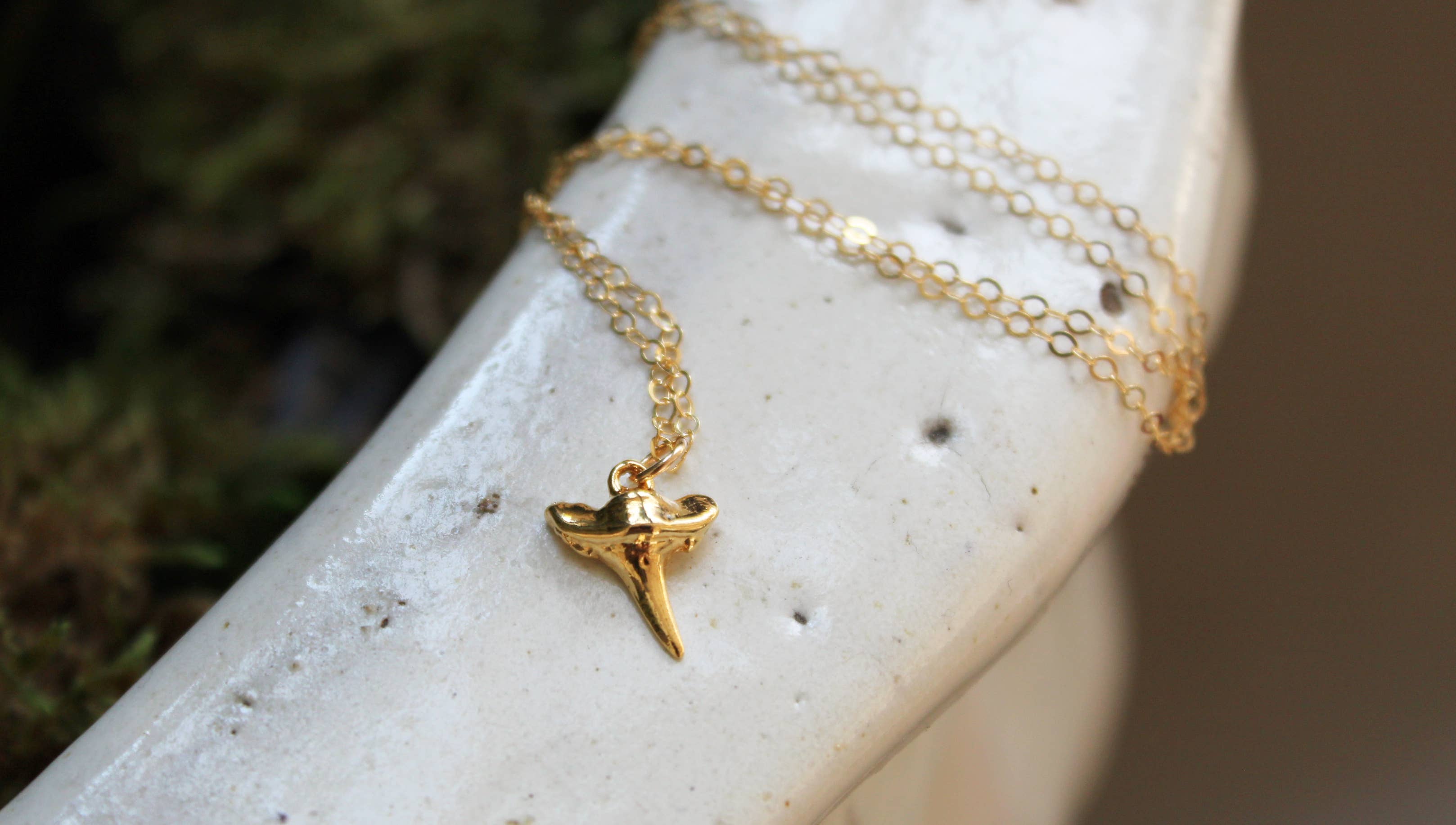 Blue Soul Designs - Wholesale Halskettinghanger - Gouden haaientand ketting, 14k gouden gevulde ketting0