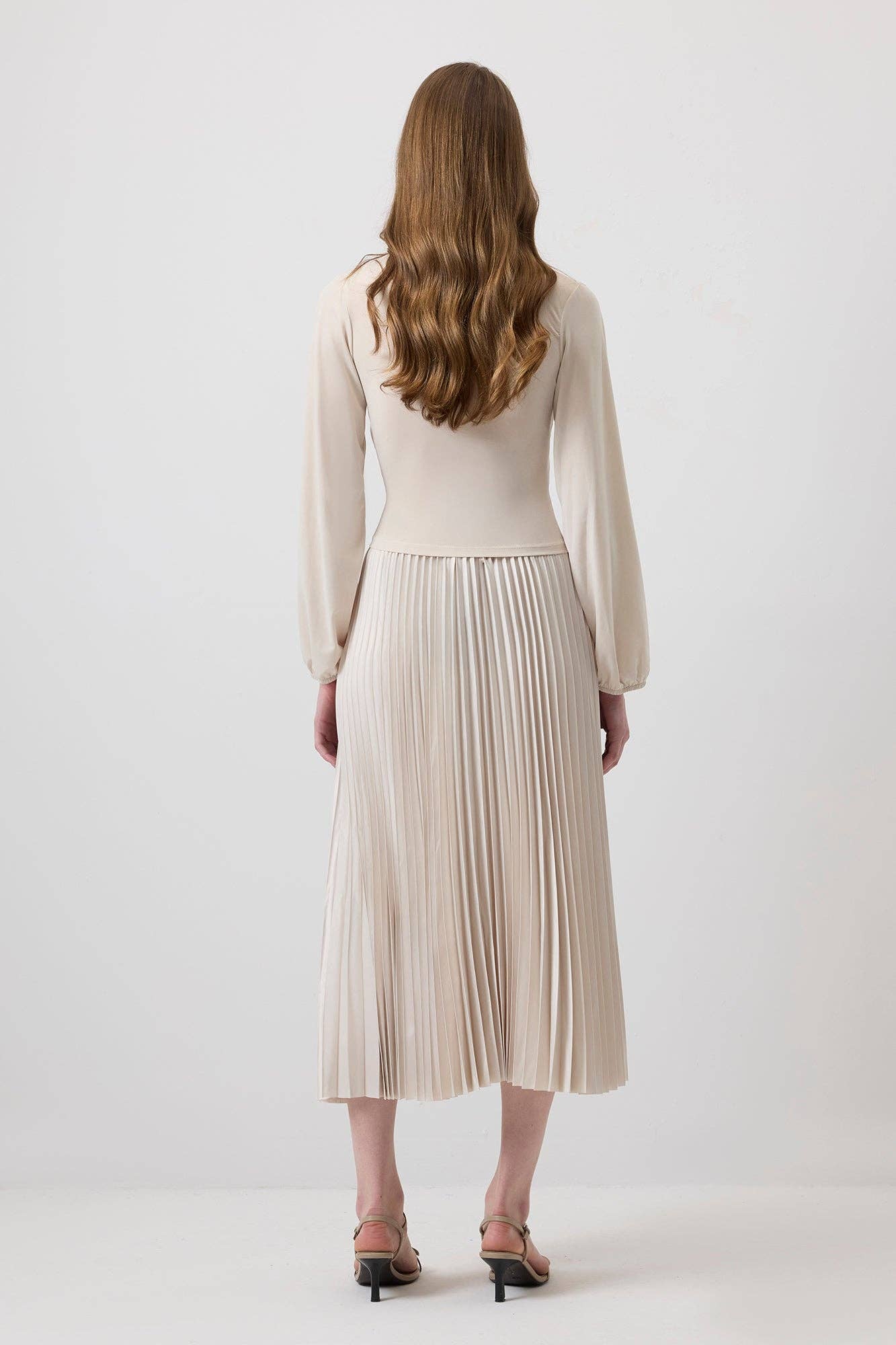 Beige BLOUSE À OURLET PLISSÉ AVEC DEVANT DRAPÉ ET MANCHES BALLON en vente sur Faire2