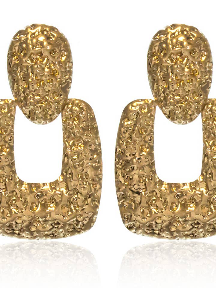 Orecchini in metallo martellato lucido stropicciato per la vendita all'ingrosso da parte di Suzie Q USA