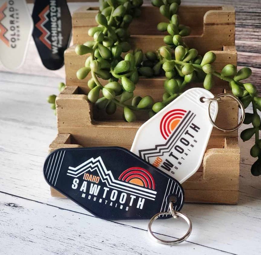 Mad River - Wholesale Keychain - Unisex - Customizable Text Mountain Sun Retro Hotel Keychain - White