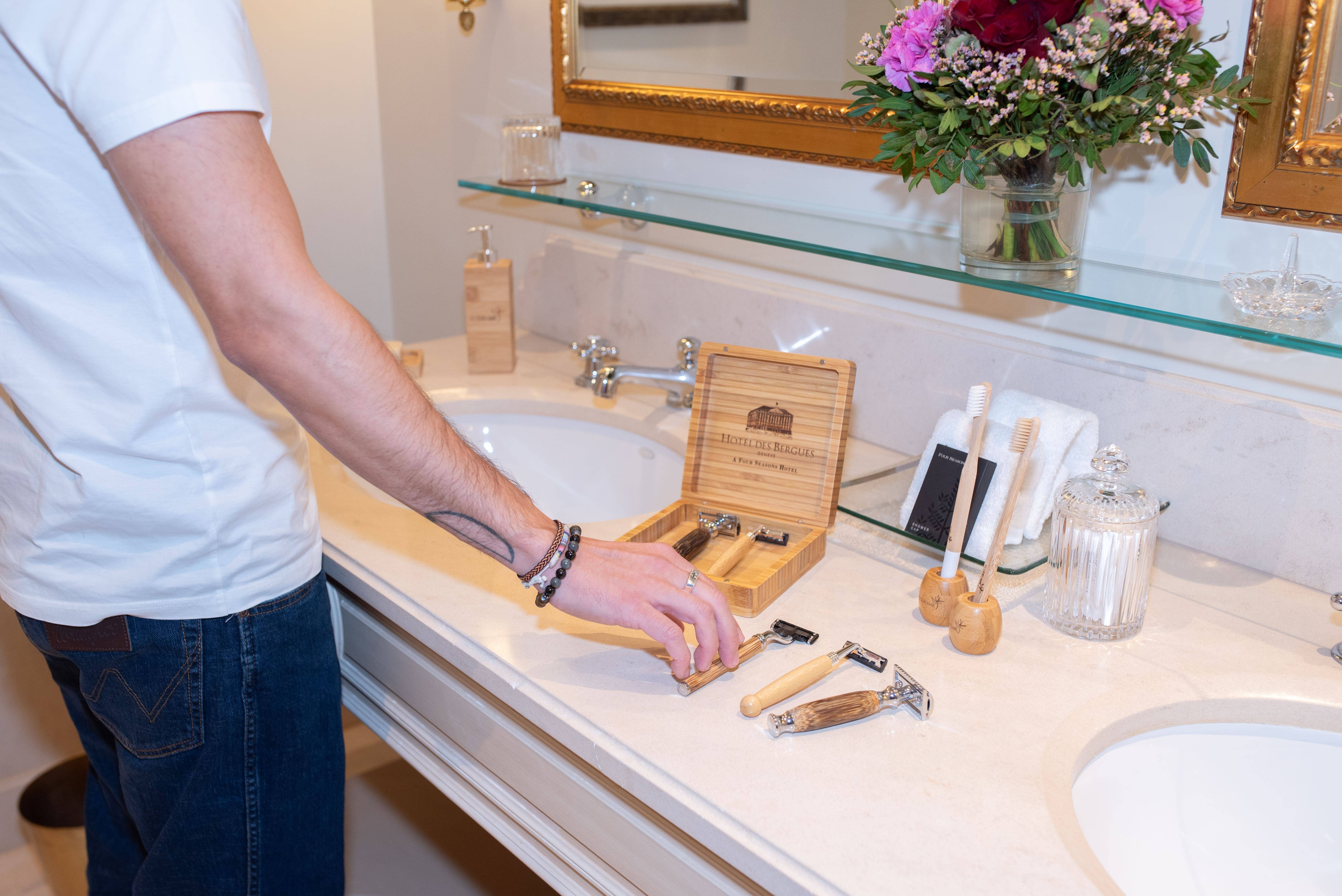 EcoDreamr - Wholesale Razor - Bamboo safety razor “Click” - Elevate Your Grooming4