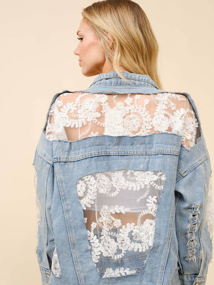 LAVAGGIO LEGGERO 18012J - Giacca di Jeans Oversize con Inserti in Pizzo e Dettagli Grezzi in vendita all'ingrosso su Faire0