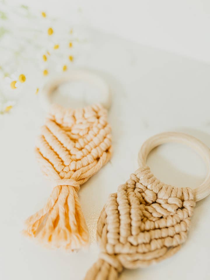 Dants en macramé pour la vente par Hands Producing Hope