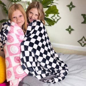 Purchase Wholesale cozy throw blanket. Free Returns & Net 60 Terms on Faire