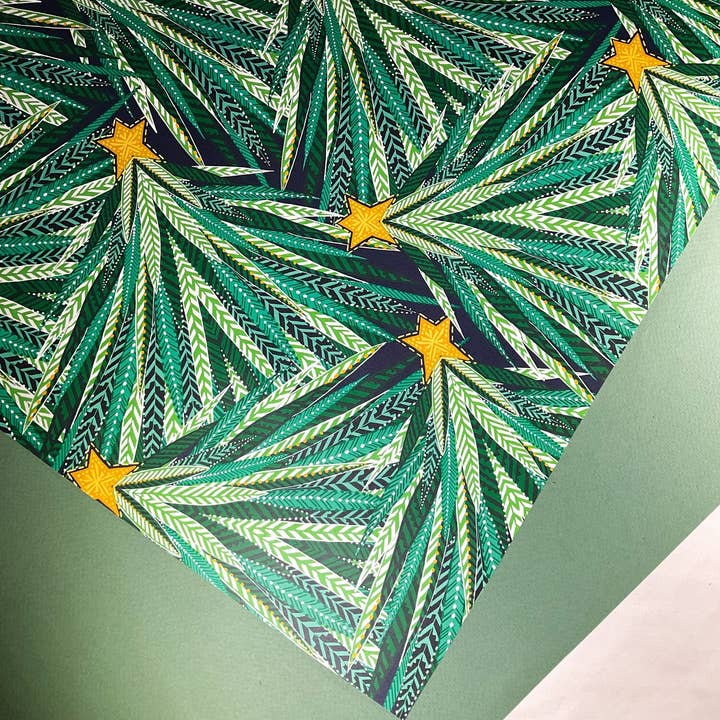 Feuille d'emballage cadeau abstraite pour sapin de Noël, 50 x 70 cm pour la vente par Katie Clement Illustration