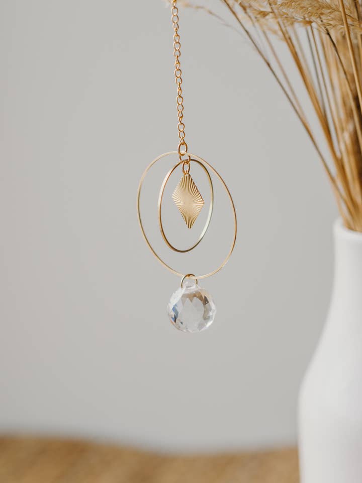 goldener Sonnenfänger mit Regenbogenkristall Raute für den Großhandel von walnutandcherry