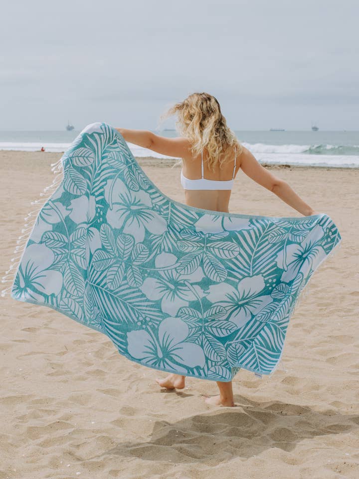 Hawaiian Flower Reversible Cotton Turkish Towel, Sea Green
for wholesale by InfuseZen