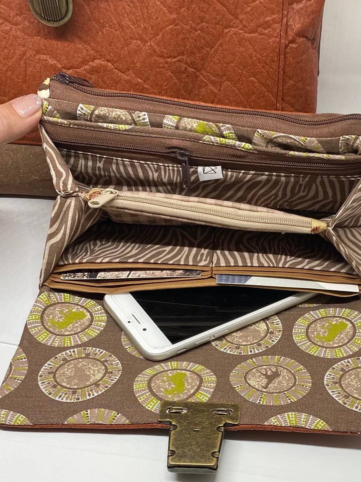 Pinatex Pineapple Wallet Crossbody RFID Blocker for wholesale by Frau Schmetterling