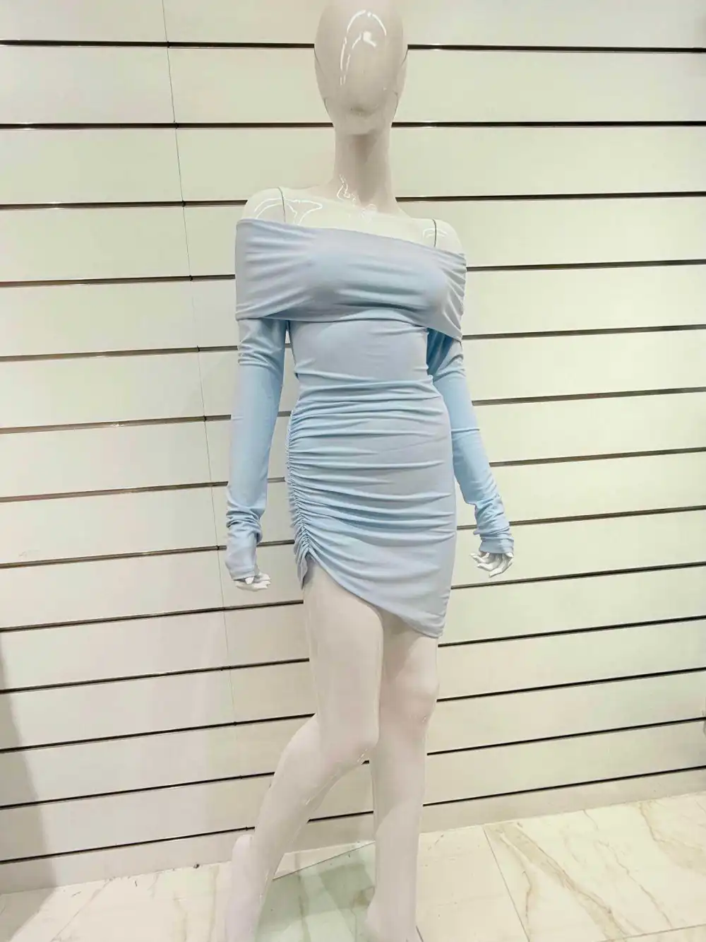 Chilli Girl Collection - Vendita all'ingrosso Vestito - Donna - Vestito corto stile bandeau con maniche a guanto1