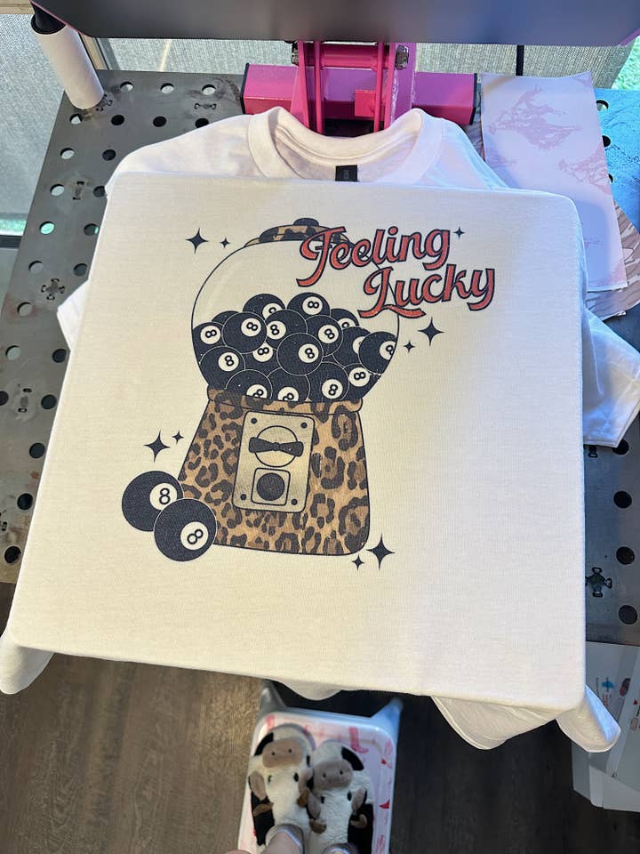 Gunpowder and Glam Boutique – wholesale Sweatshirt med tryck - Dam – Lucky Gum Ball T-shirt eller Rundhalsad Tröja3