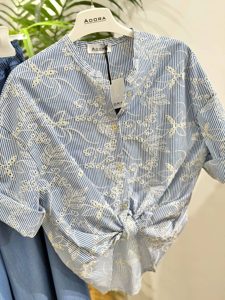 Geborduurd overhemd met strik voor wholesale door ADORA