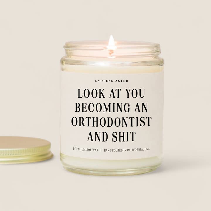 Regardez-vous devenir orthodontiste et tout ça - Soy Candle pour la vente par Endless Aster
