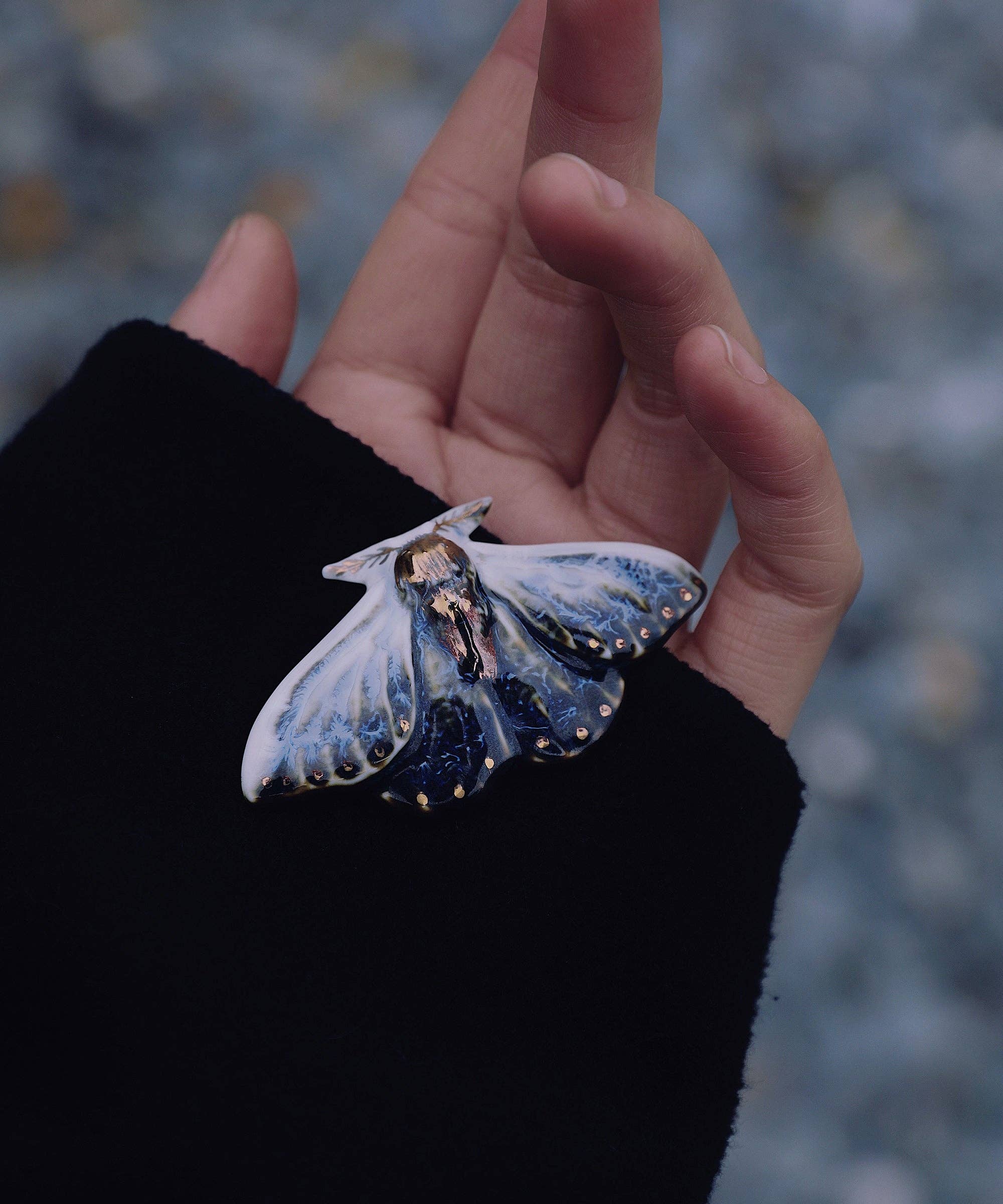 Vermilion Collection – wholesale Pendant/charm necklace – YIHE Ceramic Accessories "Blue Tiger Moth"4