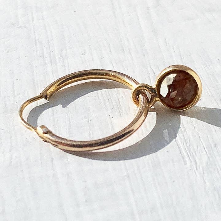 ARETE TIPO ARGOLLA EN FORMA DE GOTA CON DIAMANTES EN FORMA DE COÑAC para venta al por mayor de Brooklyn Smithy