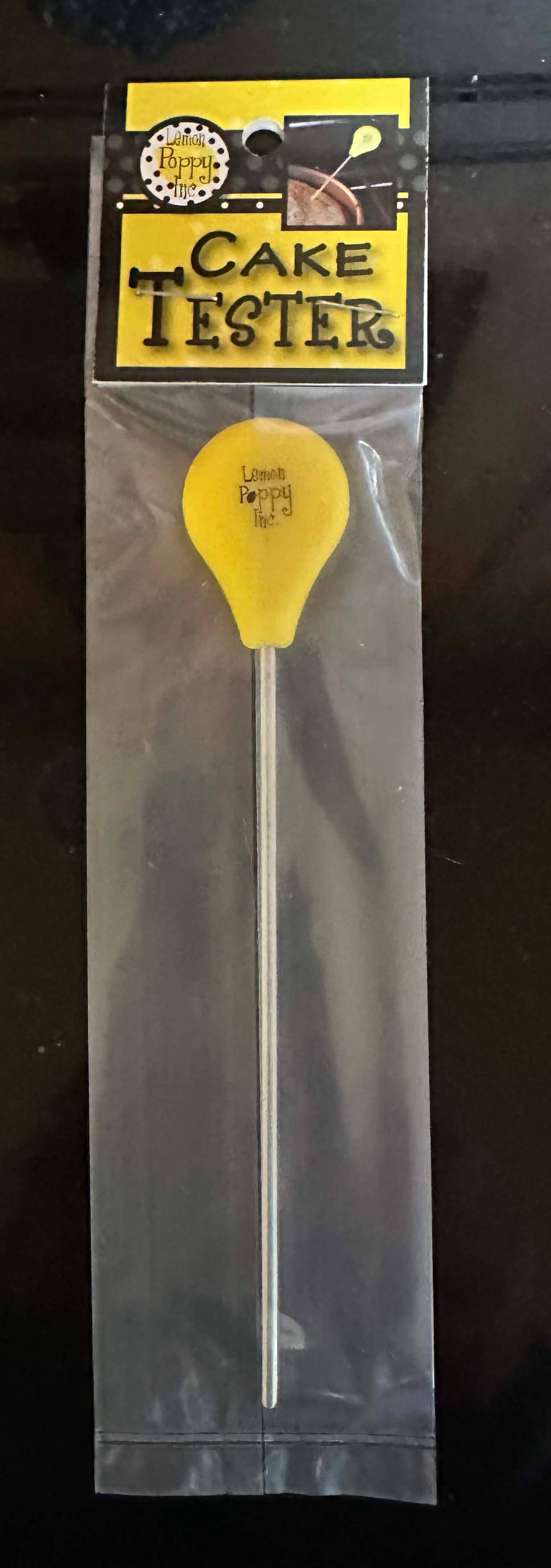 Lemon Poppy Inc. – Großhandel Küchengerät – AUSVERKAUF Kuchentester mit gelbem Silikongriff