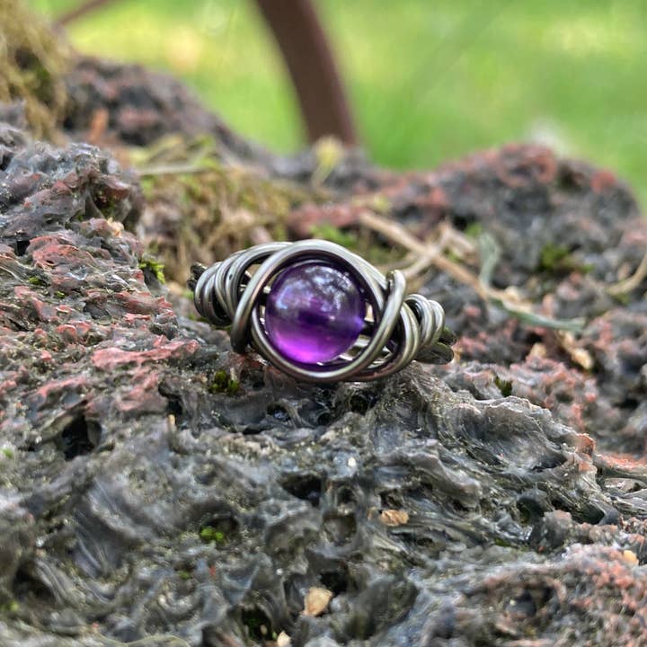 Distorted Earth – Engroshandel Statementring – Ametystring med gråbånd gotiske krystalsmykker 2