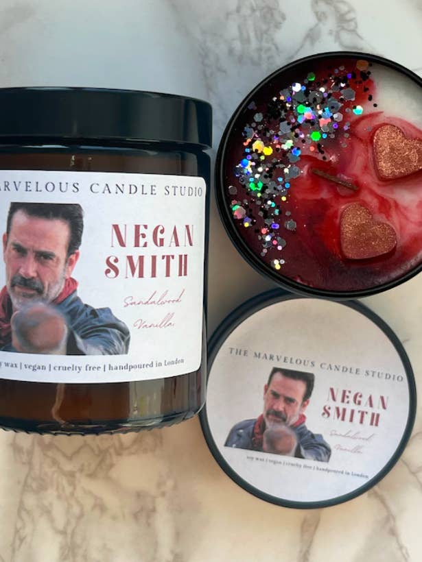 Bougie Negan Smith pour la vente par Marvelous Candle Studio