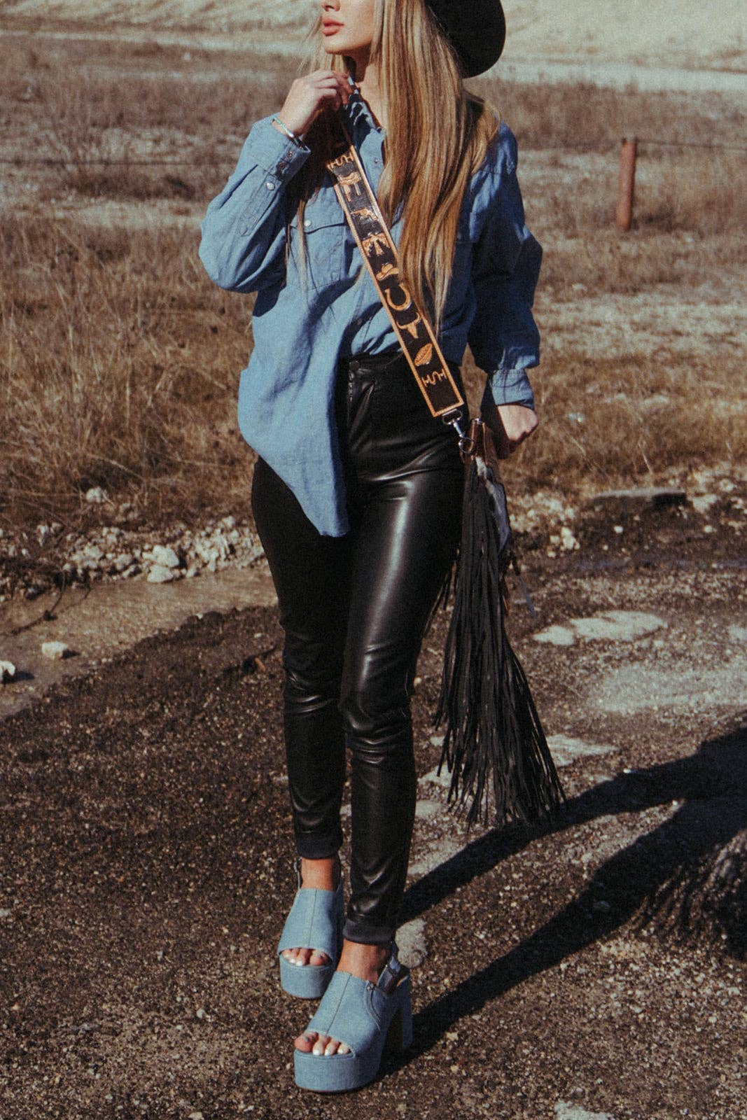 Haute Southern Hyde – Engroshandel Crossbodytaske - Dame – Beth Maries western-mærkede crossbody-pung med koskindværktøj3