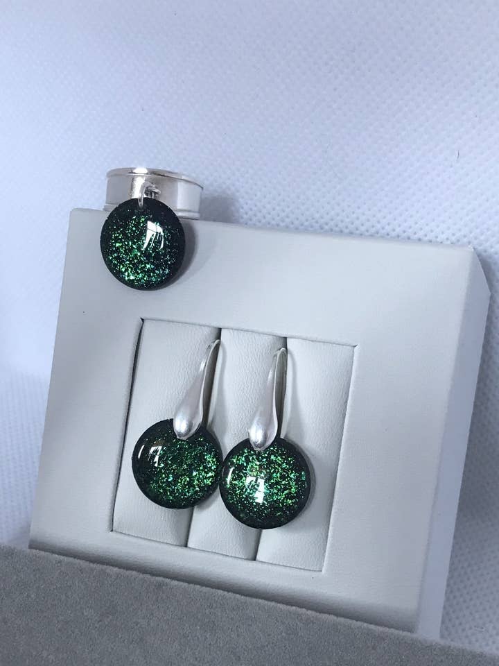 Parure multichromes bague pampille + boucles d'oreilles pour la vente par La Chaumière à Bijoux