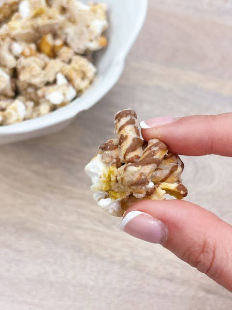 Chunk Nibbles - Venta al por mayor Pretzels - Paquete de Snack de 2oz S'mores Chunk Nibbles5