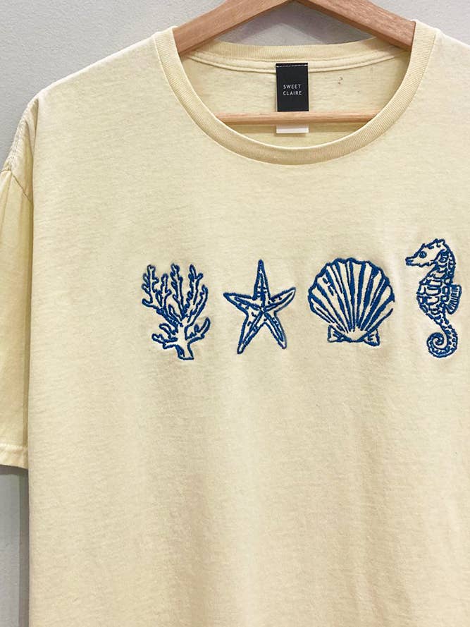 T-shirt brodé coquillage pour la vente par Sweet Claire