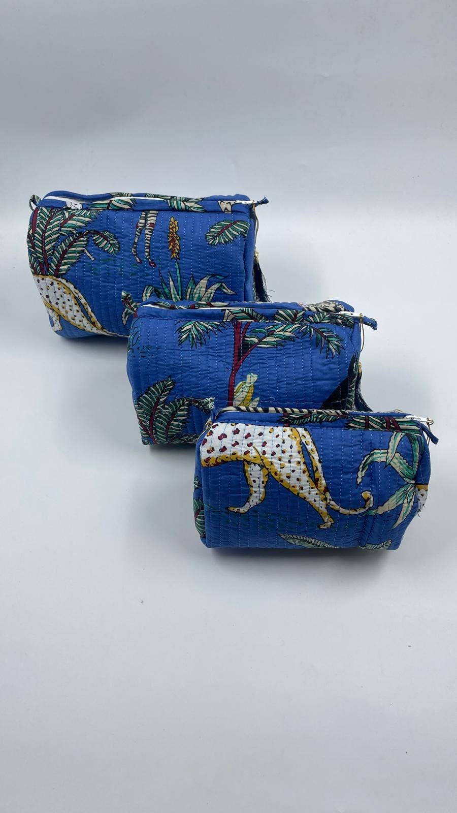 Funky Yak Ltd – wholesale Sminkväska – 100% bomull vadderad necessär set om 3 små, medelstora och stora