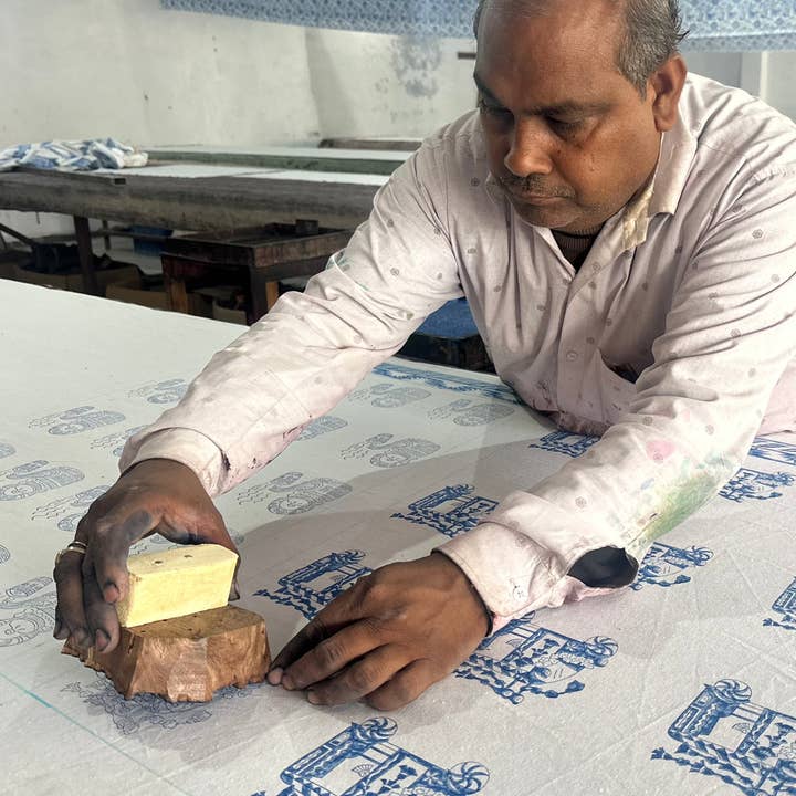 AARVEN - Wholesale Tablecloth - Indian Organic Cotton Tablecloth 'Crocodile'6