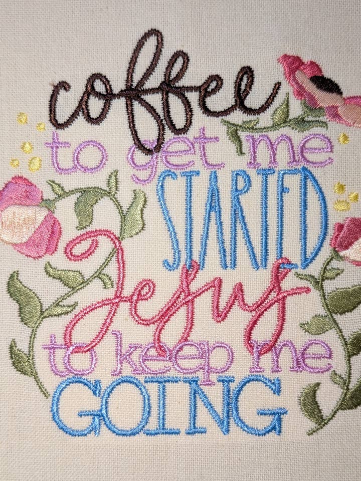 Torchon à thé brodé de fleurs "Café et Jésus" pour la vente par Red Mitten