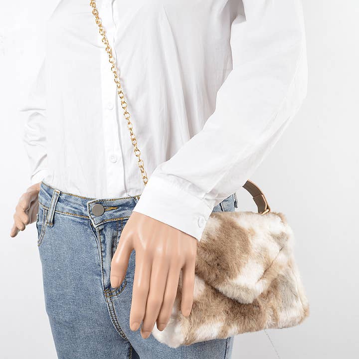 Sac à rabat en fourrure tie dye pour la vente par 3AM BY H&D ACCESSORIES