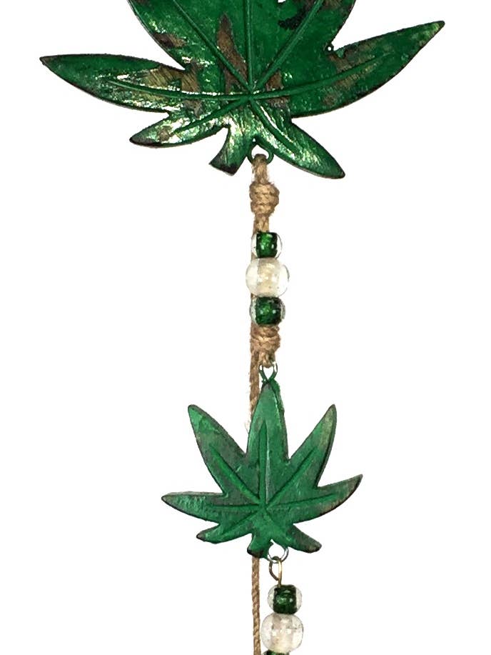 Carillon en bois de manguier - Weed Vintage Green 32" pour la vente par Jafsons International