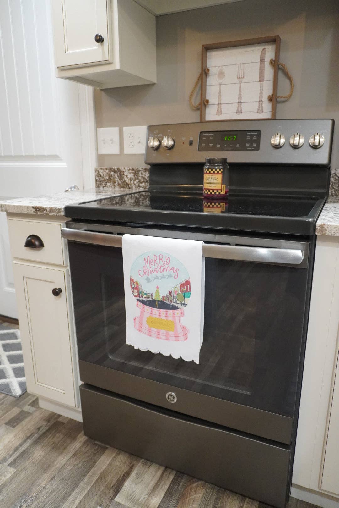 Doodles By Rebekah – Großhandel Geschirrtücher – Benutzerdefinierter Name - Rosa Schneekugel Gewelltes Geschirrtuch3