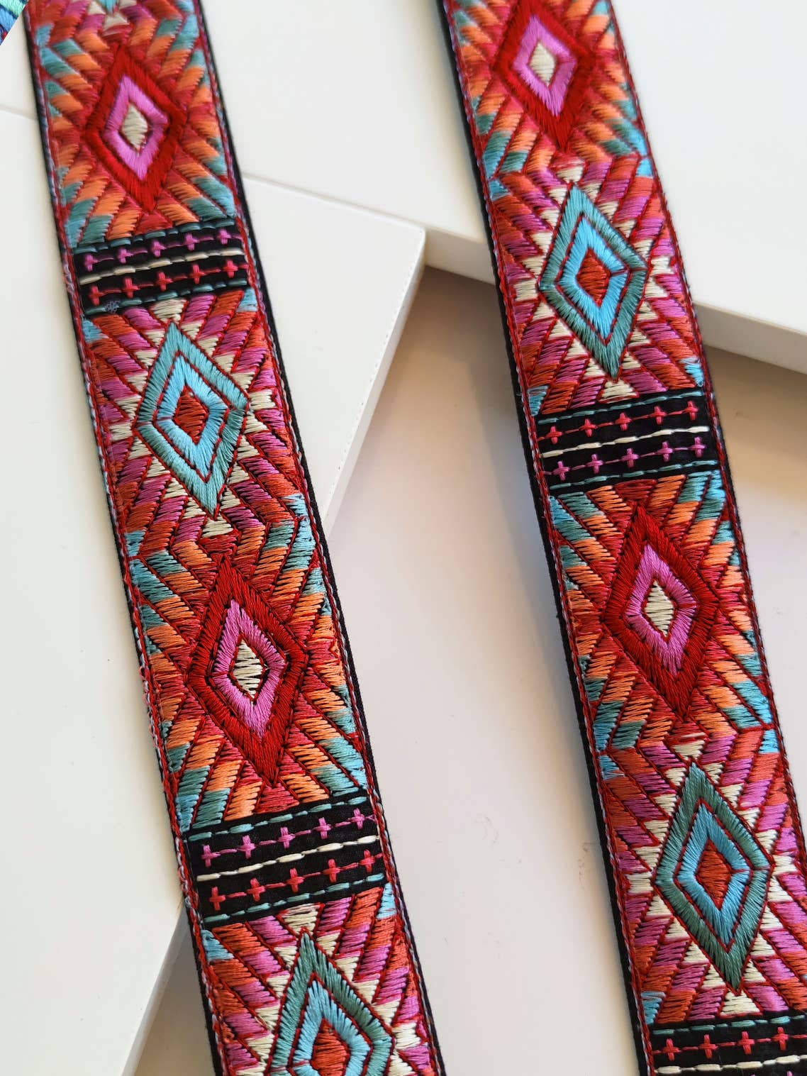 Delezitos - Wholesale Crossbody Bag - Women's - ETNA mobile strap or bag2