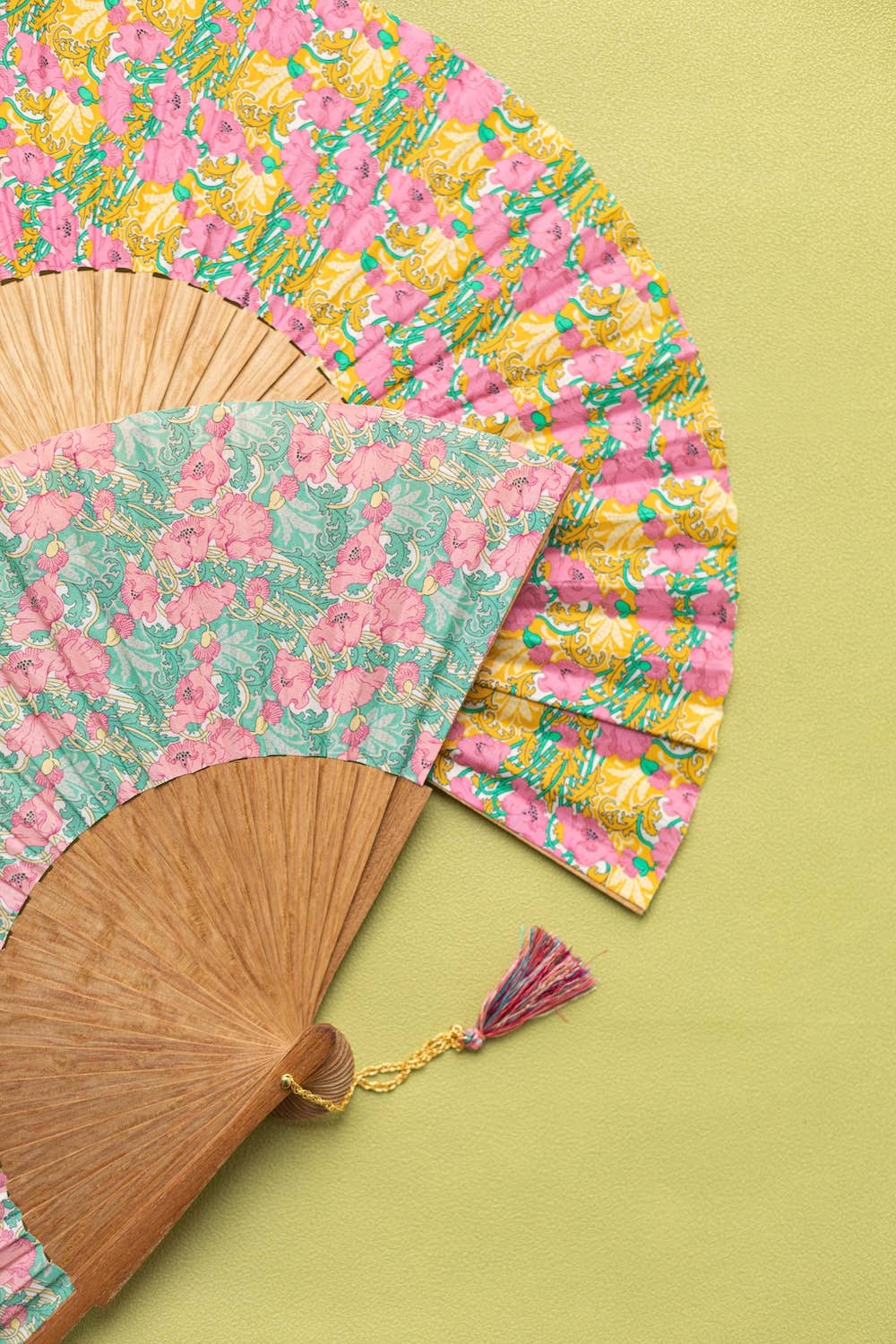 Kanela Fans - Wholesale Party/Paper Folding Fan - Poppy Pink Fan2