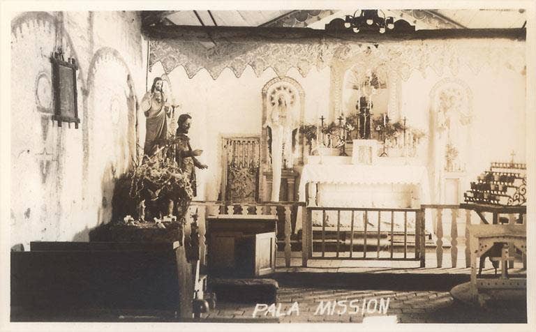 Found Image Press – Engroshandel Klistermærke – Klistermærke CA-1582 Pala Mission Interiør0