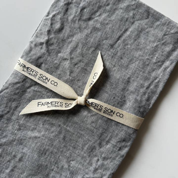 Farmer's Son Co. - Torchon de cuisine en lin - Chambray gris pour la vente par Farmer’s Son Co.
