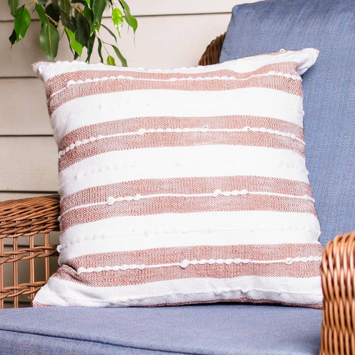 Coussin intérieur et extérieur Romy recyclé tissé à la main, 18 x 18 po pour la vente par Howard's