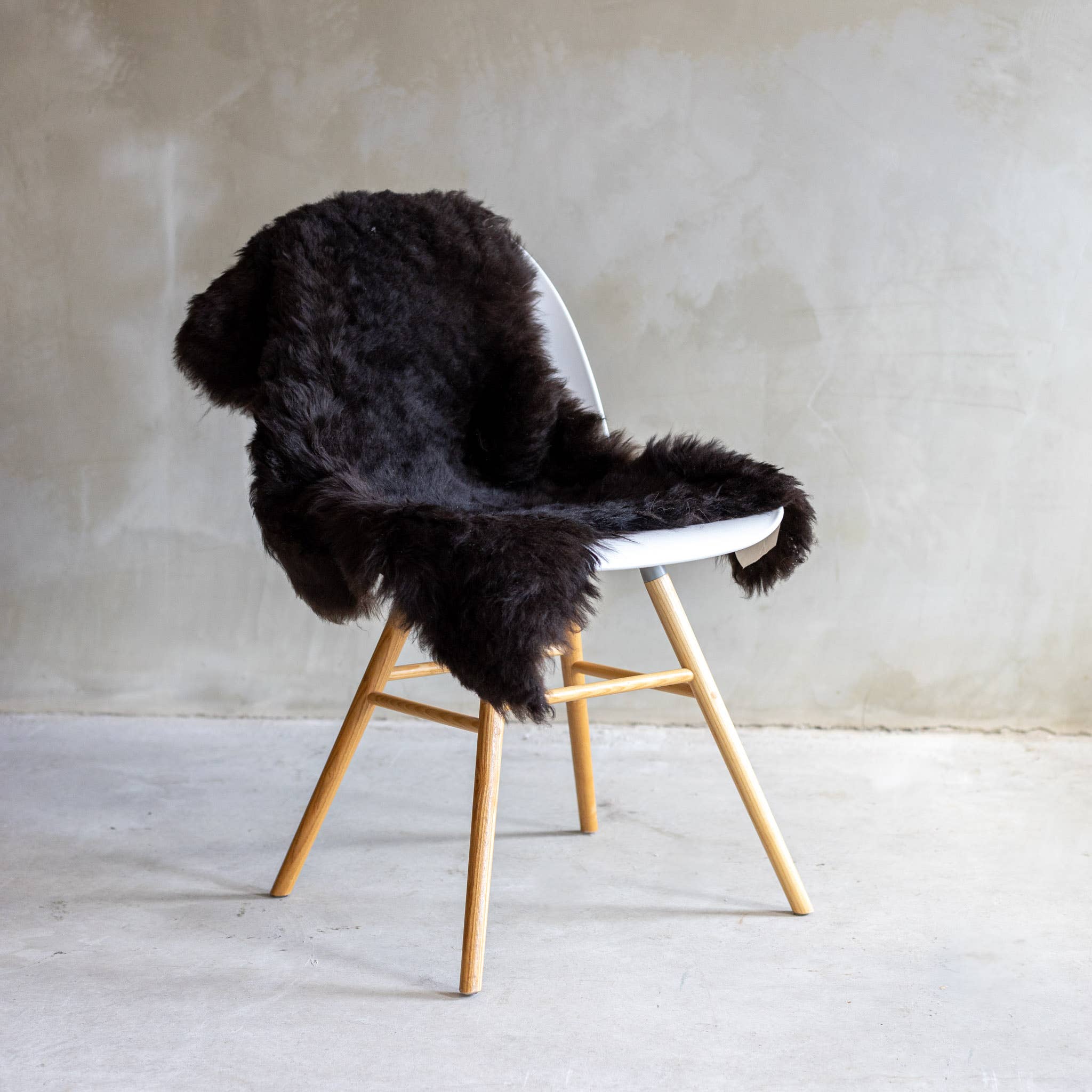 Van Buren – Großhandel Stühle – Neuseeländisches Lammfell | 23 Farben4